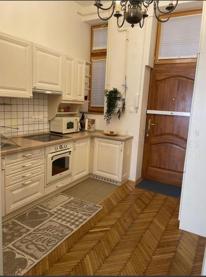 Sun City Appartement Szeged Buitenkant foto