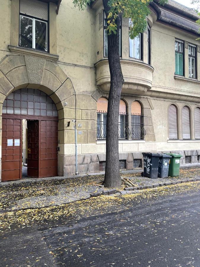 Sun City Appartement Szeged Buitenkant foto